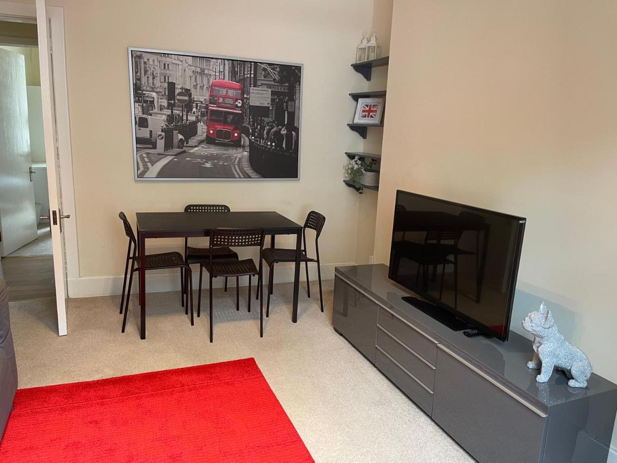 Beautiful 2 Bedroom Apartment- Prime Location, Aberdeen Centre Exterior photo