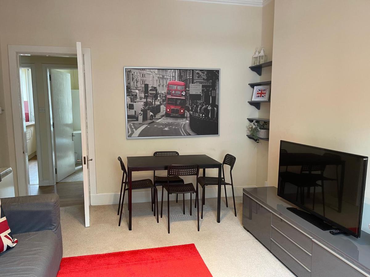 Beautiful 2 Bedroom Apartment- Prime Location, Aberdeen Centre Exterior photo